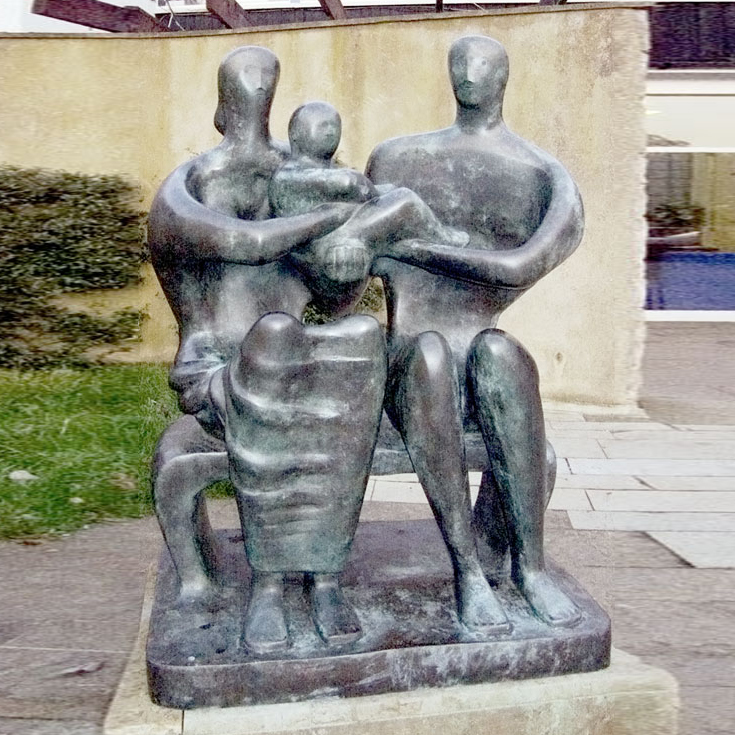 Abstract statue'Family_Group',_bronze_sculpture_by_Henry_Moore (2)