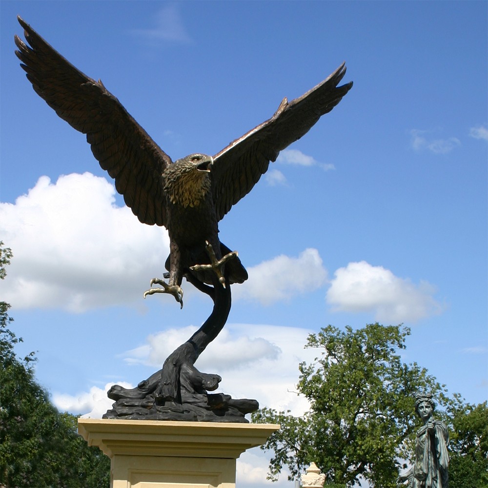 bronze eagle statue (1)