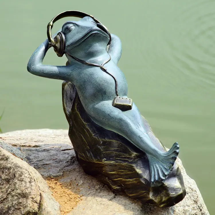 frog sculpture (1)