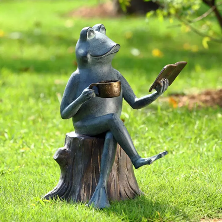 frog sculpture (2)