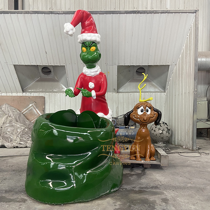 grinch dog with grinch statue fibreglass sculpture (1)