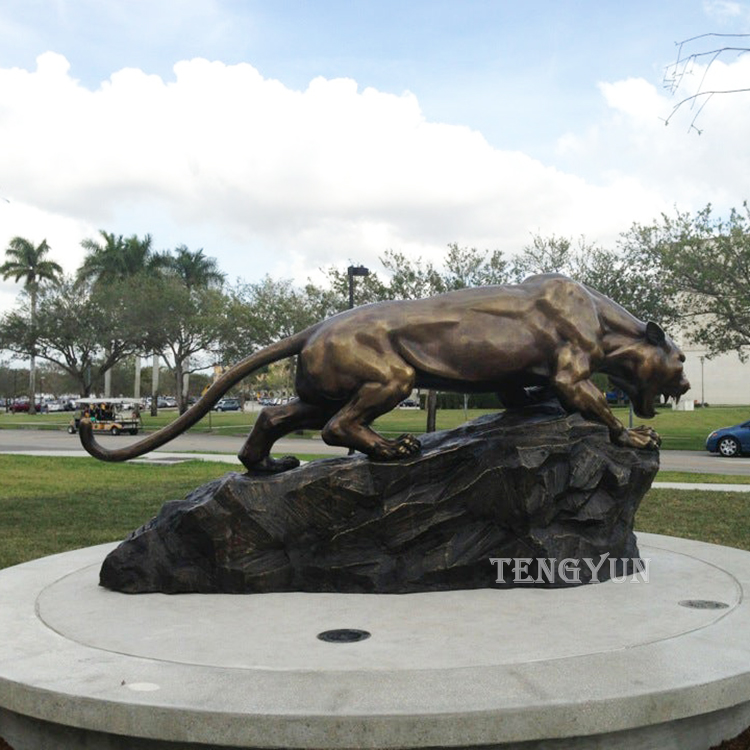 life size outdoor bronze panther sculpture (1)