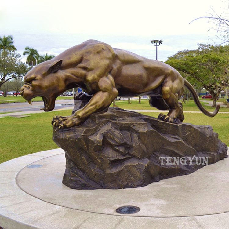 life size outdoor bronze panther sculpture (5)