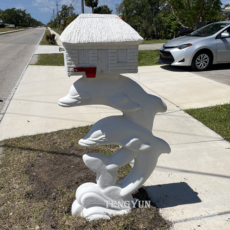 mailbox statue (2)