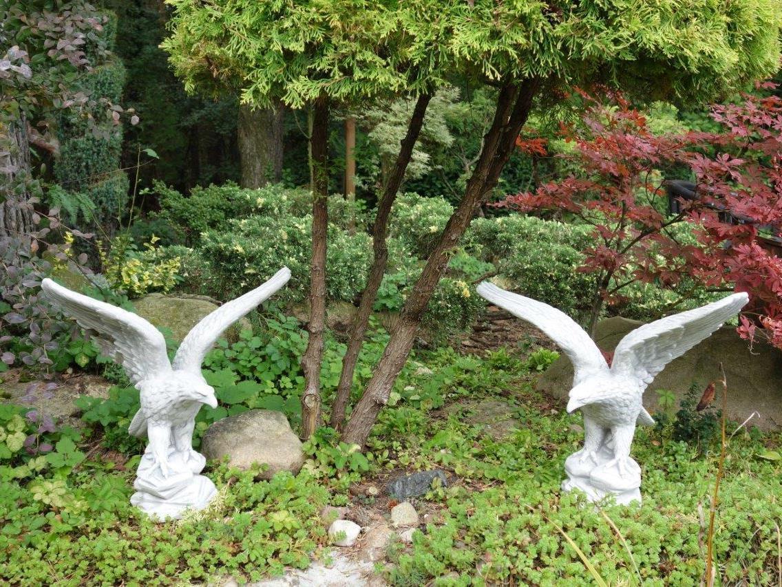 marble eagle sculpture