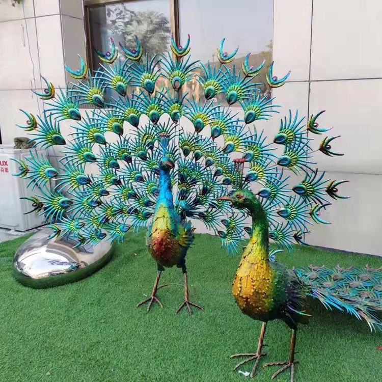 peacock sculpture (3)